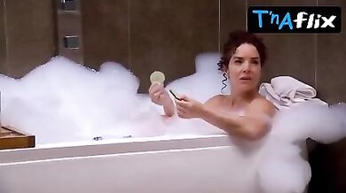 Virna Flores Sexy Scene in Al Fondo Hay Sitio