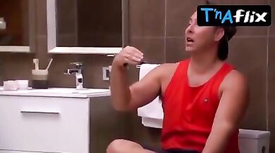 Virna Flores Sexy Scene in Al Fondo Hay Sitio