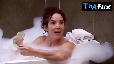 Virna Flores Sexy Scene in Al Fondo Hay Sitio