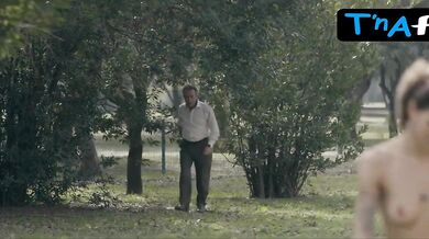 Maria Mumpao Butt, Breasts Scene in Me, Myself And My Dead Wife