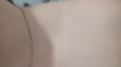 Tocandome en el baño a escondidas de mi marido