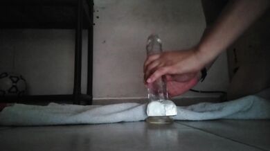 sola con mi dildo me gusta cabalgar en el piso