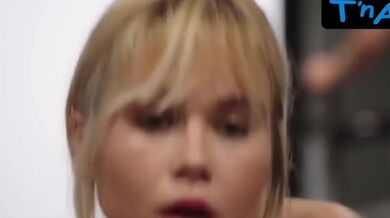 Andzelika Cecylia Rychlak Butt, Breasts Scene in Una Commedia Pericolosa