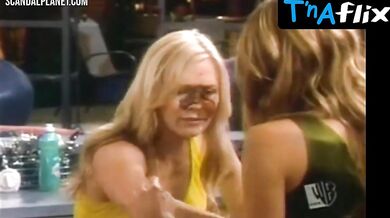 Amanda Bynes Sexy Scene in What I Like About You