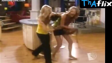 Amanda Bynes Sexy Scene in What I Like About You