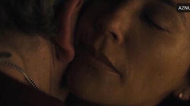 Rashida Jones Sexy Scene in Black Mirror