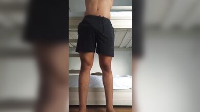 Big boy masturbates in hotel room