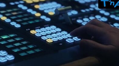 Amanda Peet Sexy Scene in Your Friends And Neighbors