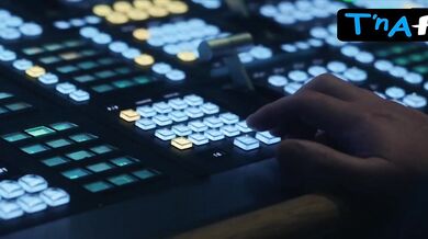 Amanda Peet Sexy Scene in Your Friends And Neighbors