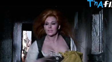 Kim Novak Breasts Scene in The Amorous Adventures Of Moll Flanders