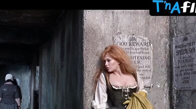 Kim Novak Breasts Scene in The Amorous Adventures Of Moll Flanders