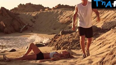 Blake Lively Sexy Scene in The Sisterhood Of The Traveling Pants (Alexis Bledel)