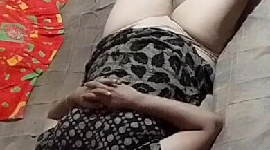 NGINTIP MAMA LAGI TIDUR