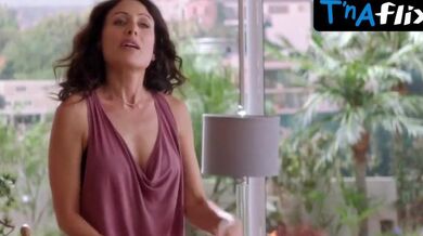 Lisa Edelstein Butt, Breasts Scene in Girlfriends' Guide To Divorce