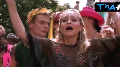 Beatrice Rosen Sexy Scene in Chasing Liberty
