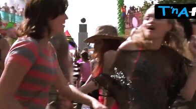 Beatrice Rosen Sexy Scene in Chasing Liberty