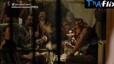 Julia Ianina Butt, Breasts Scene in 1 Contra Todos