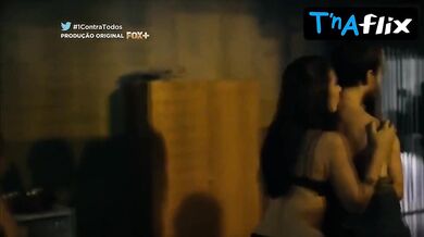 Julia Ianina Butt, Breasts Scene in 1 Contra Todos