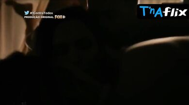 Julia Ianina Butt, Breasts Scene in 1 Contra Todos