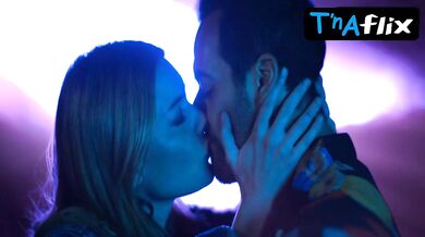 Camille Rowe Sexy Scene in Un Mariage Sans Fin