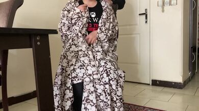 زن باحجاب همسایه اومد تنها بودم گفتم بزار ماساژت بدم