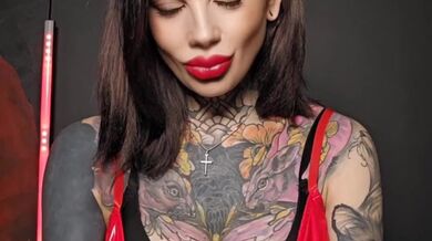 Eyes on me. Hand down your pants. Don’t even think about stopping.