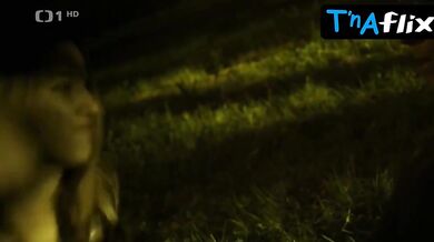 Tereza Voriskova Lesbian, Butt Scene in Vsivaci