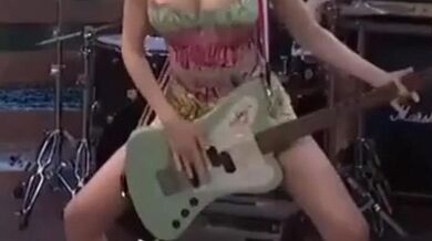 Heidi Gardner Thong, Underwear Scene in Saturday Night Live