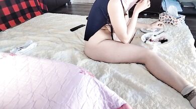 Sexy wife breakfast in the bedroom. Brunette hairy pussy, big ass, big tits.