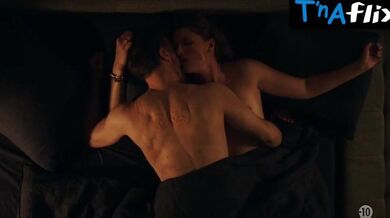 Maryana Spivak Breasts Scene in Le Bureau Des Legendes