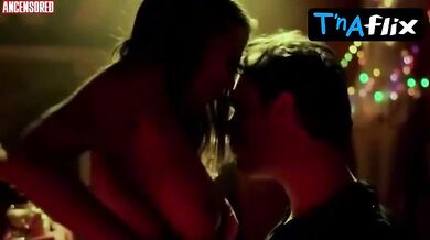 Vanessa Ferreira Breasts Scene in Virados Do Avesso