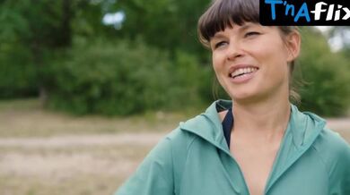 Svenja Liesau Bikini Scene in Miss Merkel - Ein Uckermark-Krimi