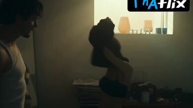 Lili Zahavi Butt, Underwear Scene in Momentversagen