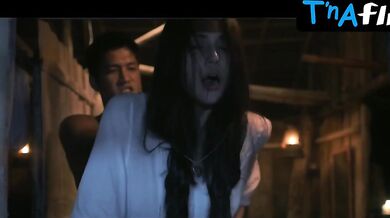 Cindy Miranda Sexy Scene in Nerisa