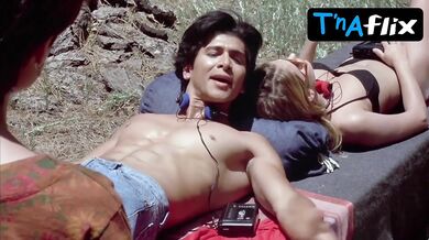 Ami Dolenz Breasts Scene in Ticks