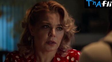 Irina Pegova Sexy Scene in Muzhchina I Zhenshchina