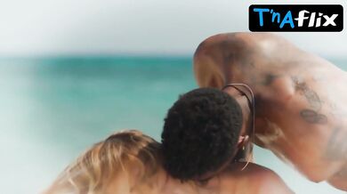 Maria Elisa Camargo Butt Scene in Escupire Sobre Sus Tumbas