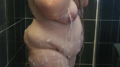 Ma douche chaude... et très coquine, juste pour vous ????