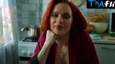 Unknown Breasts Scene in Muzhchina I Zhenshchina