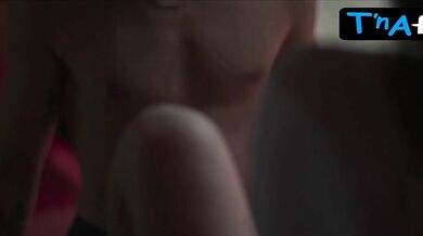 Elea Rochera Sexy Scene in Mala Influencia