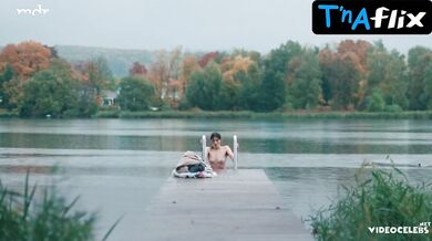 Victoria Findlay Butt, Breasts Scene in Kennt Ihr Euch?