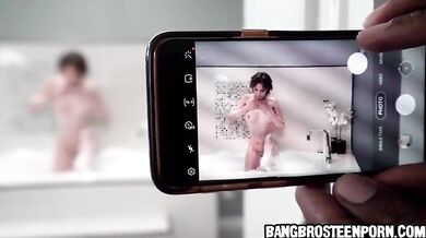 Stepdad fucks teen GF's daughter in bath - Tristan Summers big black dick