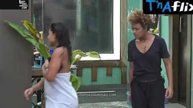 Tays Reis Bikini Scene in A Fazenda 12