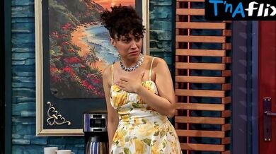 Tuba Yilmaz Sexy Scene in Cok Guzel Hareketler 2