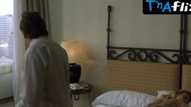 Esther Canadas Butt Scene in Trileros