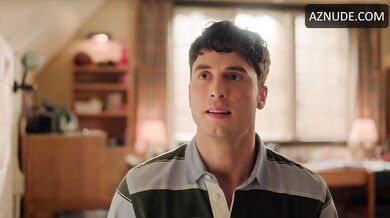 Megan Fox Sexy Scene in Overcompensating