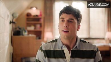 Megan Fox Sexy Scene in Overcompensating