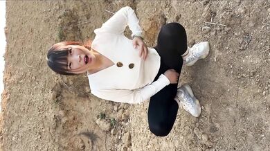 農家の巨乳黒髪熟女が野外でM字開脚オナニー｜日本人,素人,個撮,POV