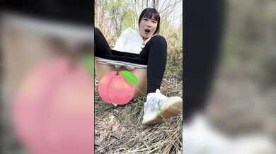 農家の巨乳黒髪熟女が野外でM字開脚オナニー｜日本人,素人,個撮,POV