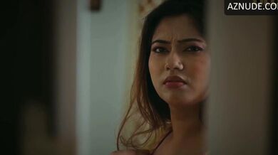 Subhati Das Breasts, Bikini Scene in Sarkaaye Lo Khatiya